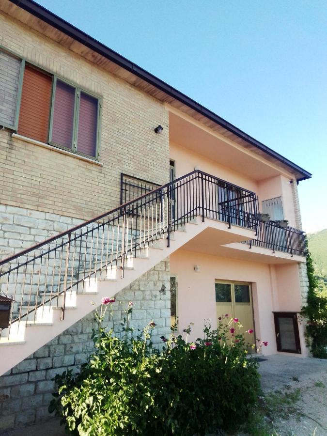 Casa Carducci Affittacamere Monteleto Exteriör bild